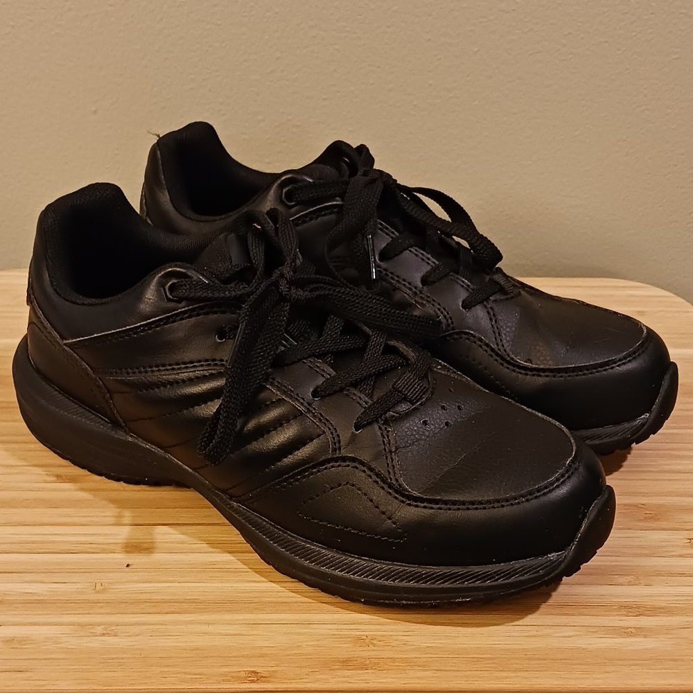 TredSafe Slip Resistant Shoes - Womens size 8.5 W